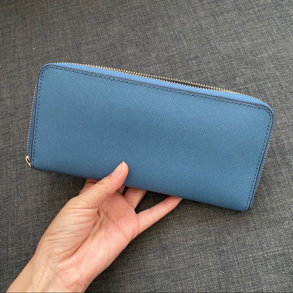 Michael Kors zip wallet NWT - Picture 3 of 9